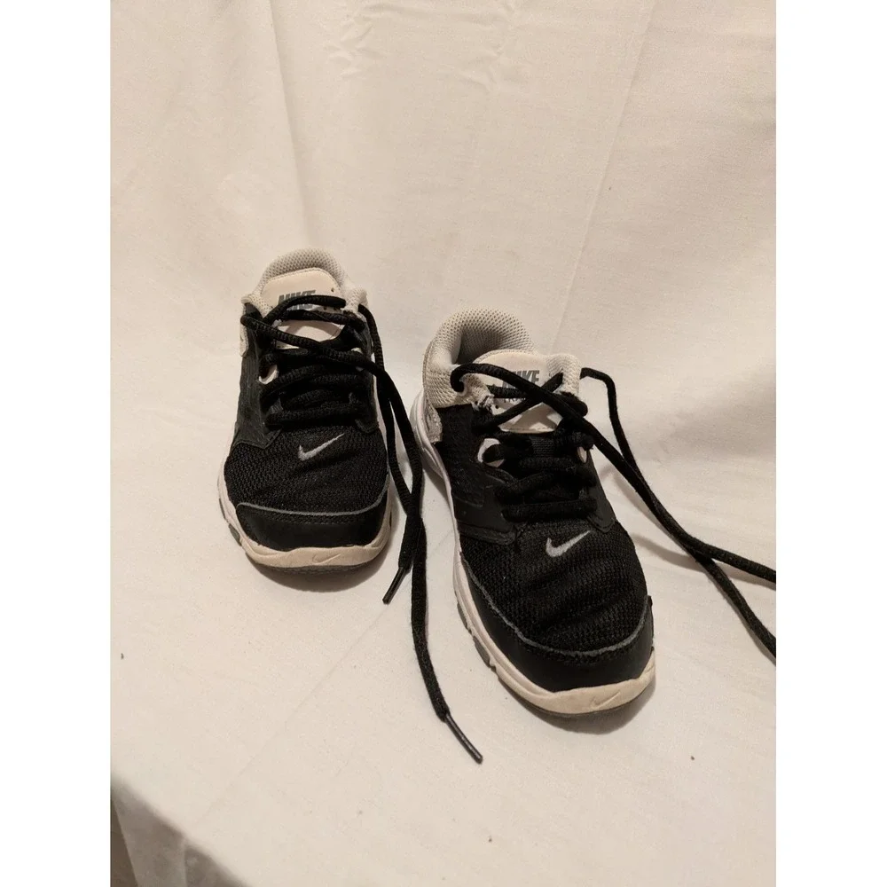 Nike Athletic Shoes Youth Size‎ 11C, Model 653883-001